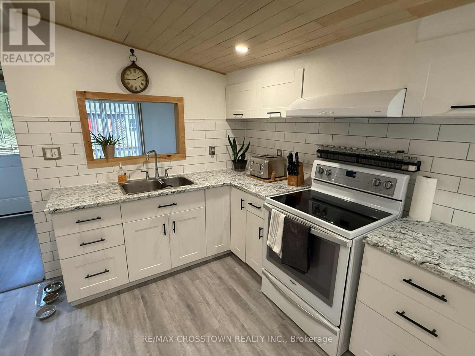 1161 Uffington Road, Bracebridge, Ontario  P1L 1X1 - Photo 11 - X12363276