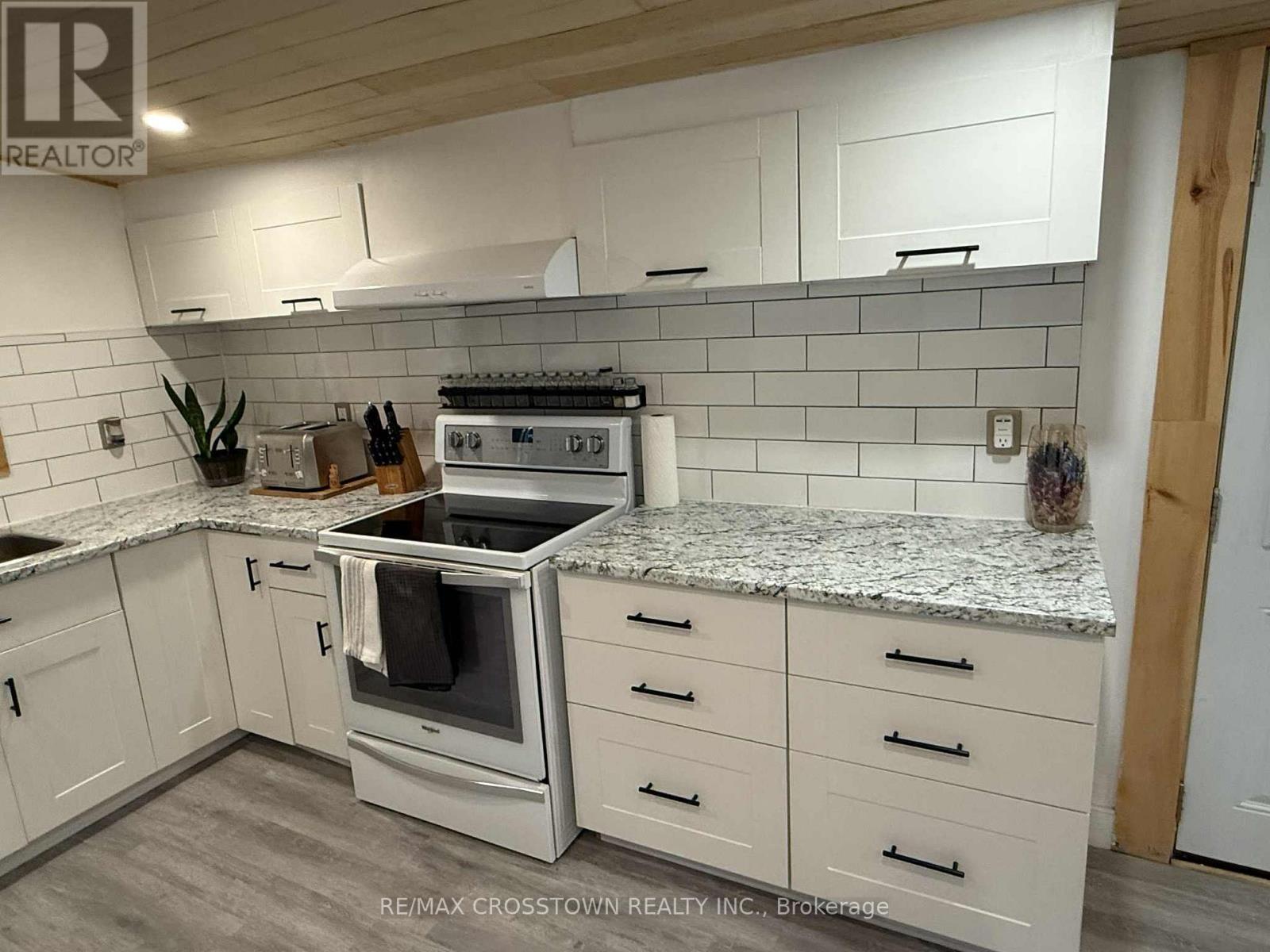 1161 Uffington Road, Bracebridge, Ontario  P1L 1X1 - Photo 12 - X12363276