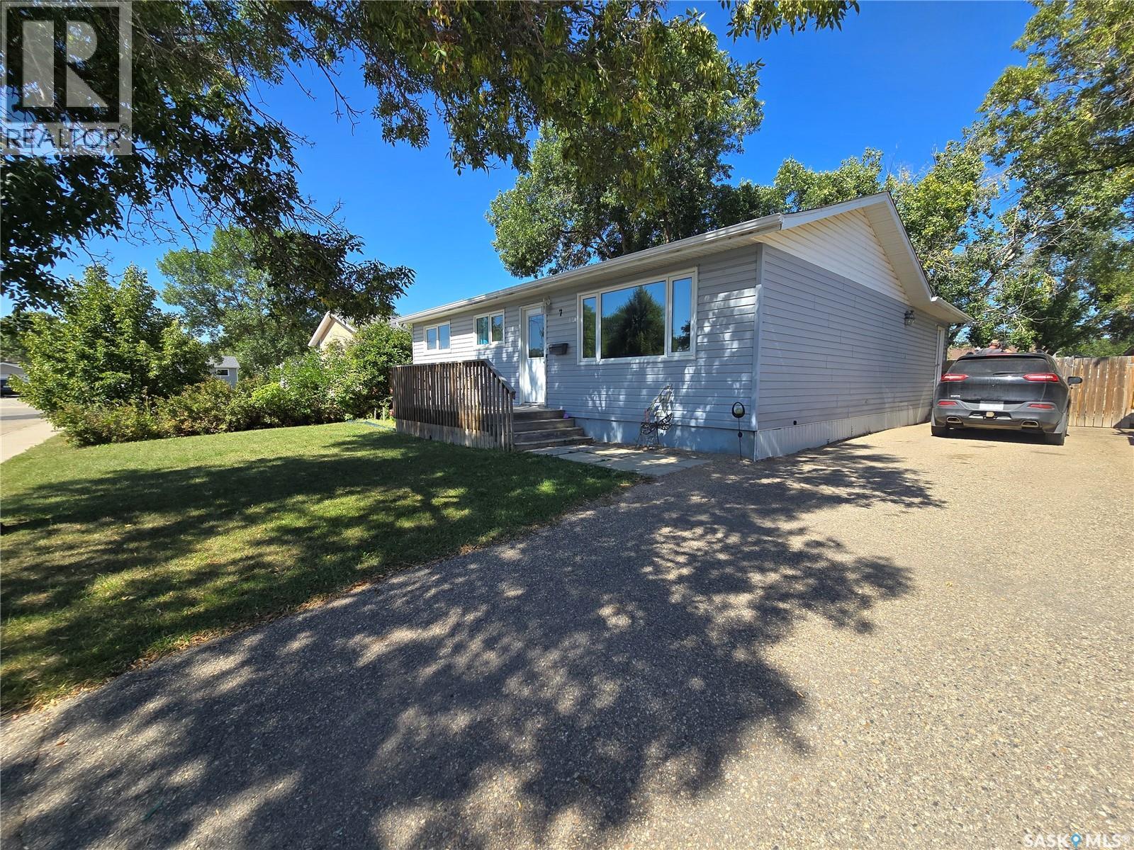 7 Mitchell Crescent, Weyburn, Saskatchewan  S4H 2M3 - Photo 2 - SK016589