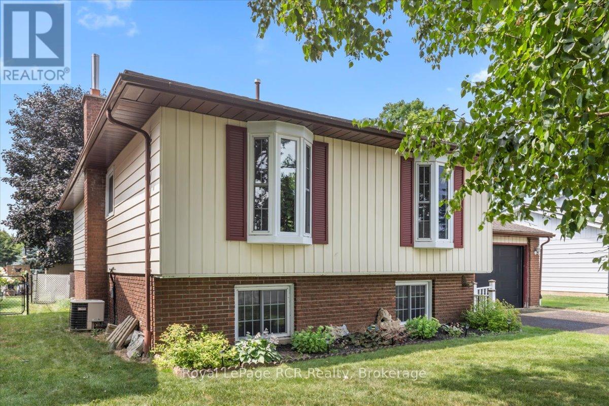 534 21st Avenue, Hanover, Ontario  N4N 3H4 - Photo 2 - X12342226