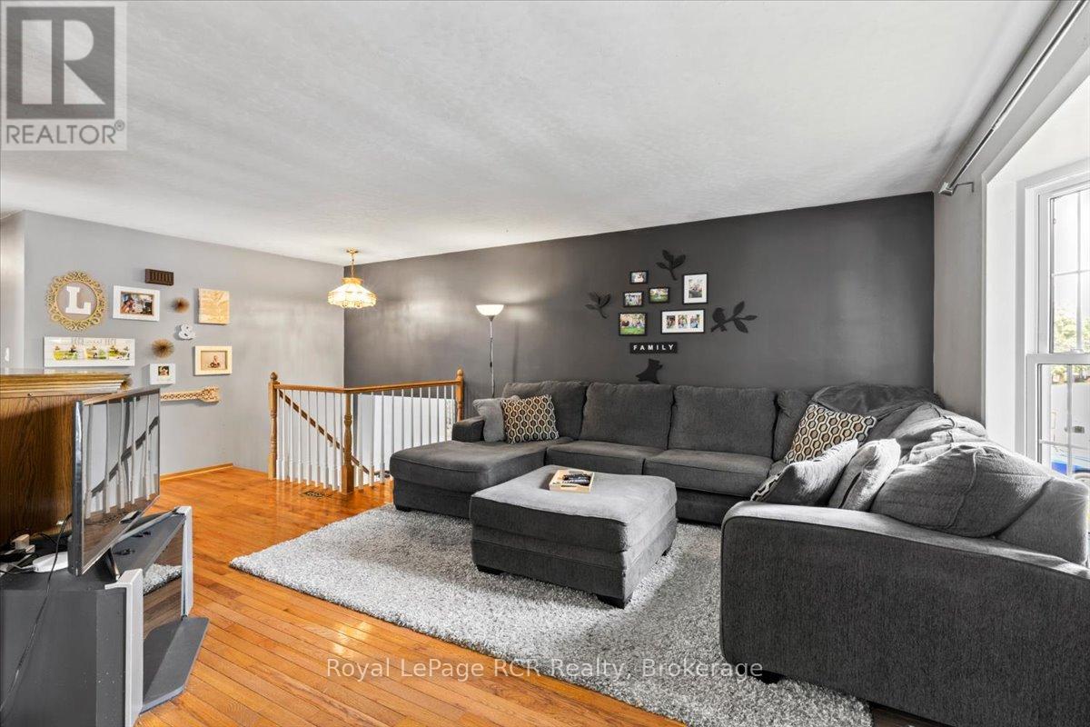 534 21st Avenue, Hanover, Ontario  N4N 3H4 - Photo 7 - X12342226