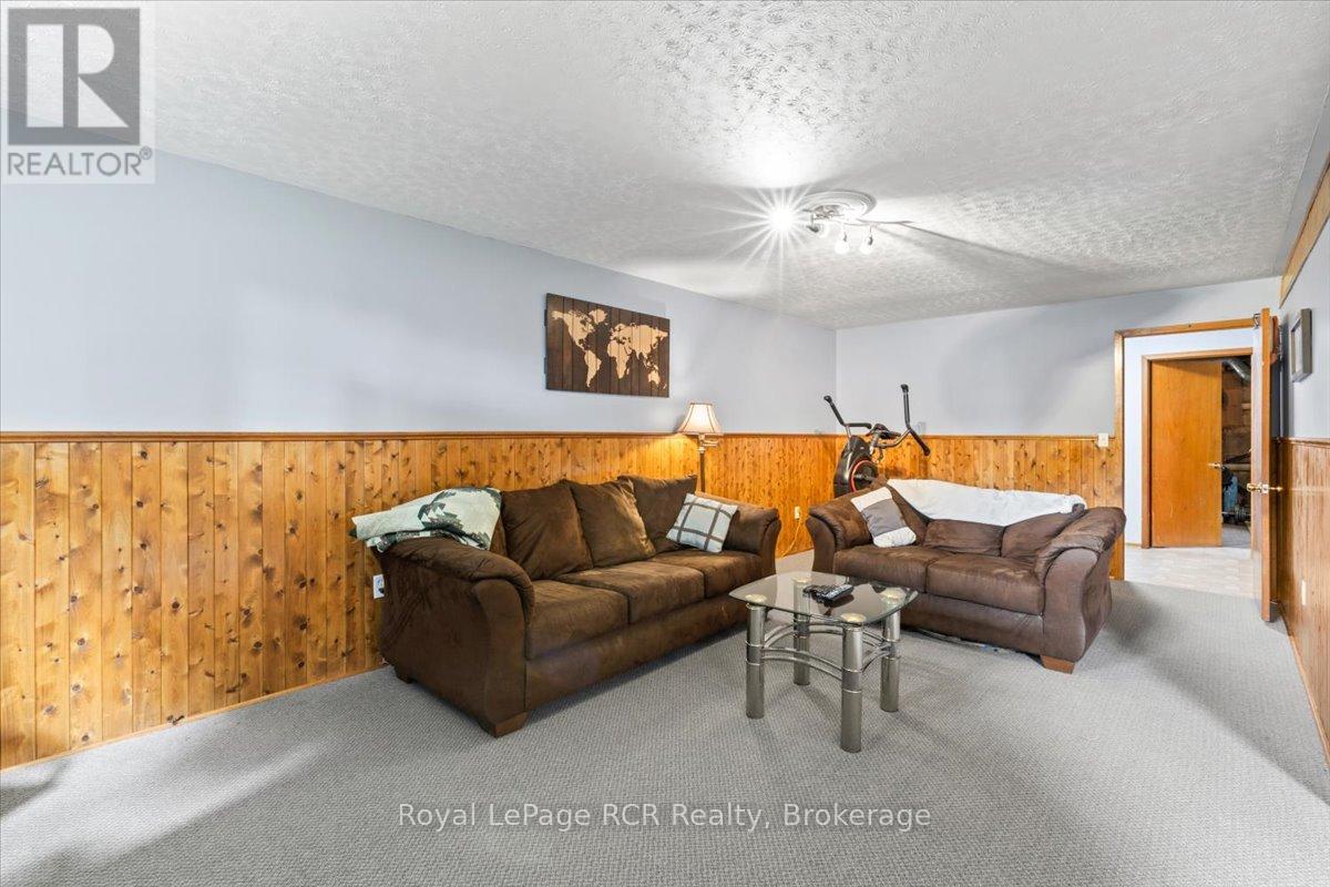 534 21st Avenue, Hanover, Ontario  N4N 3H4 - Photo 17 - X12342226