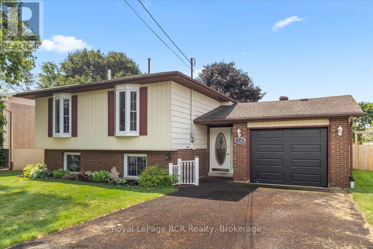 534 21st Avenue, Hanover, Ontario  N4N 3H4 - Photo 3 - X12342226