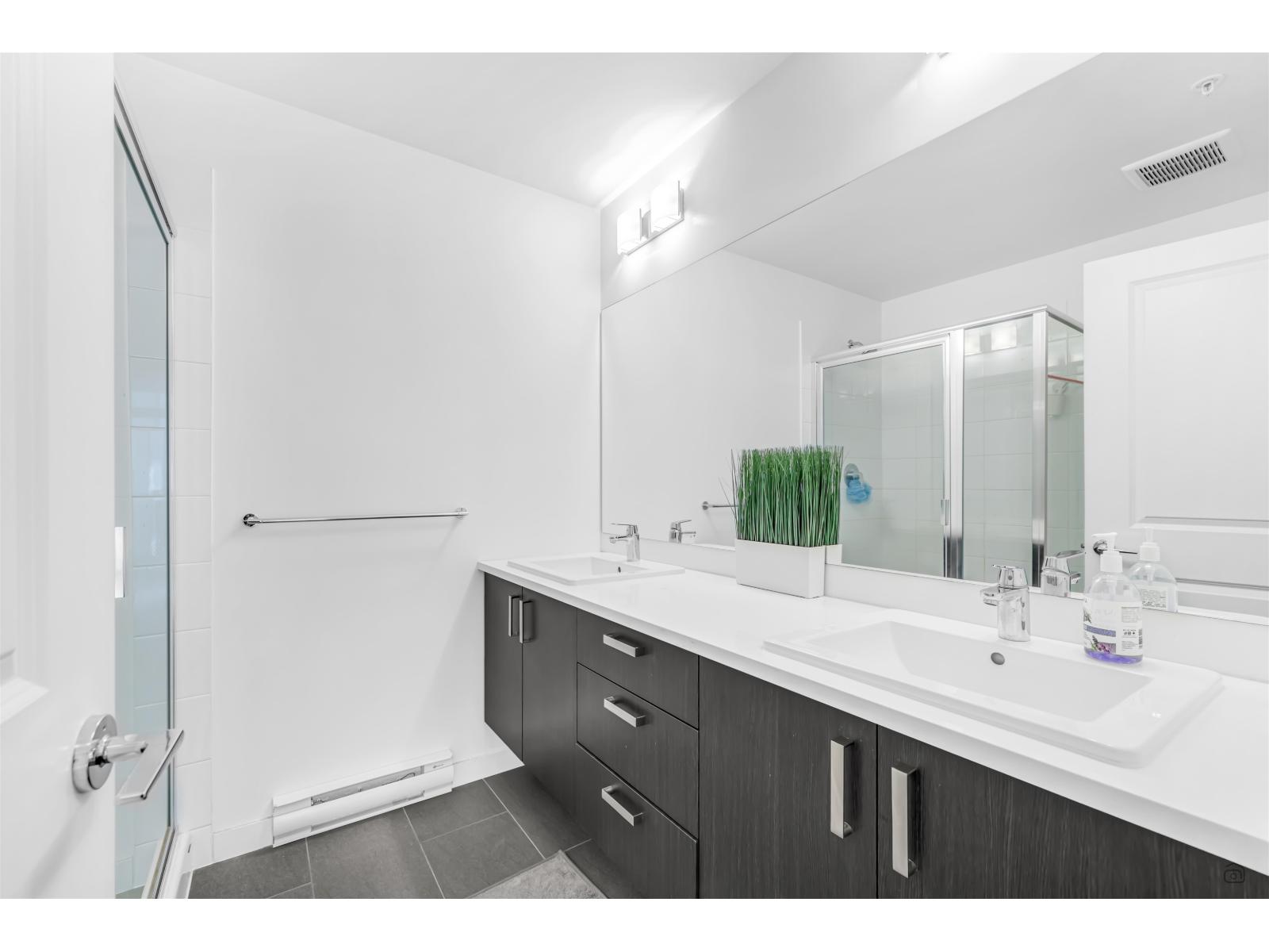 316 15858 Fraser Highway, Surrey, British Columbia  V4N 6X4 - Photo 4 - R3040177