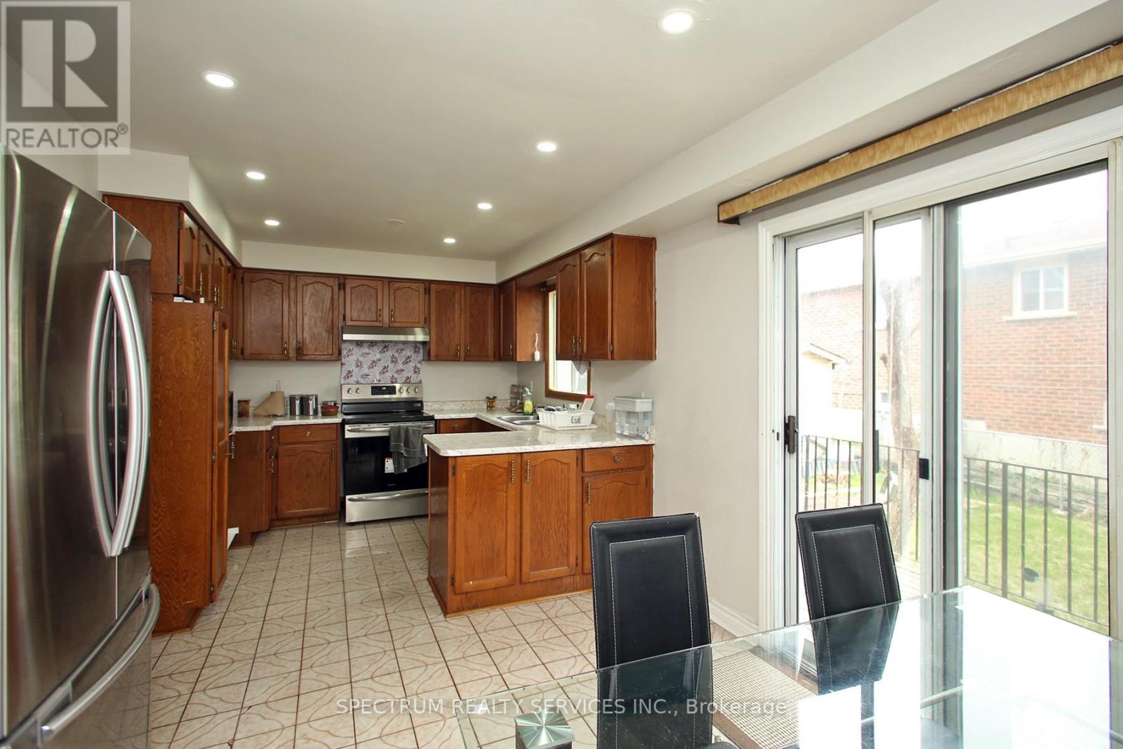 22 Kaiser Drive, Vaughan, Ontario  L4L 3V4 - Photo 6 - N12363297