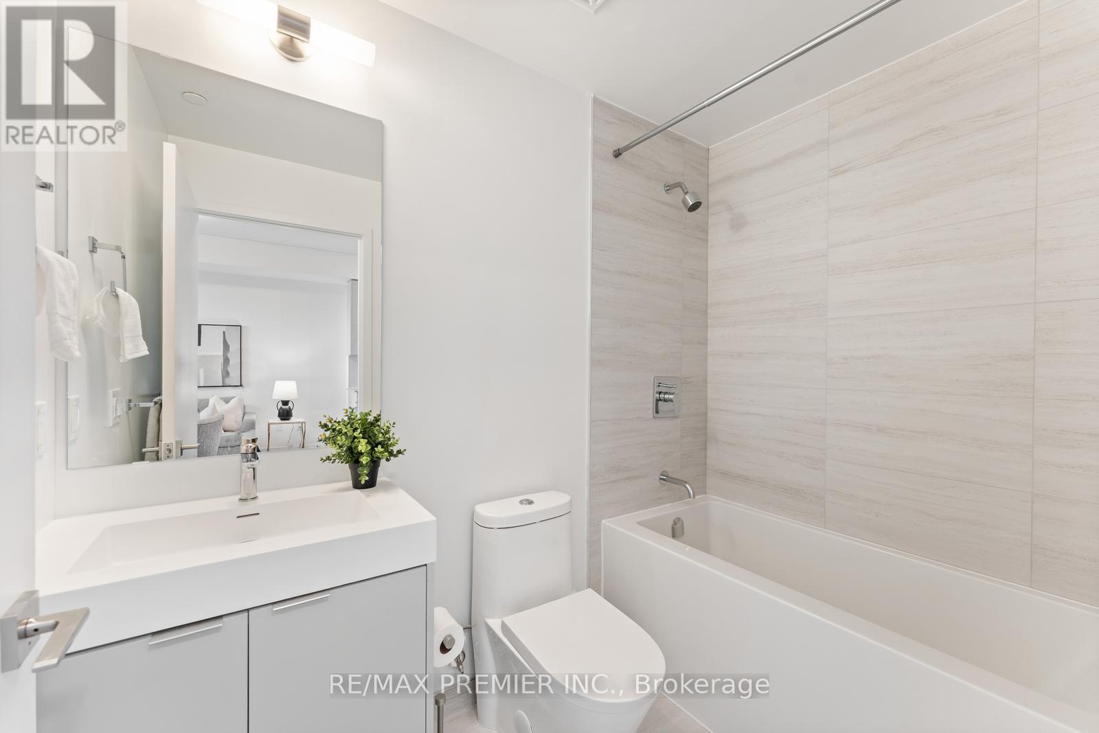 308 - 474 Caldari Road, Vaughan, Ontario  L4K 0R5 - Photo 22 - N12363311