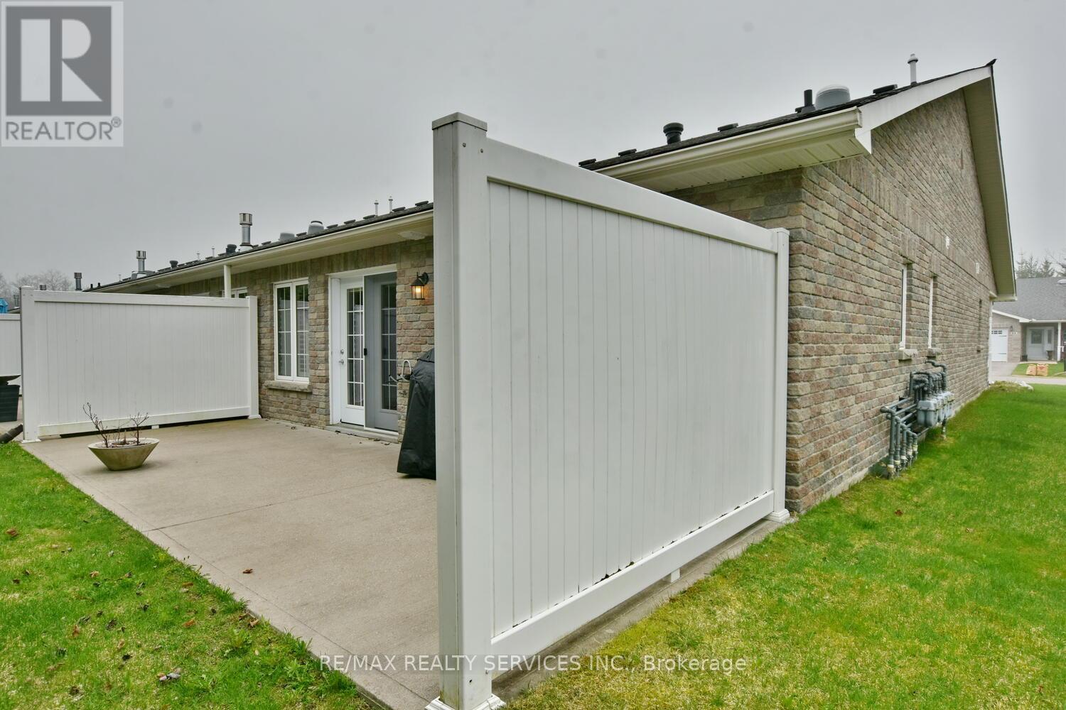 45 Clover Crescent, Wasaga Beach, Ontario  L9Z 0G4 - Photo 11 - S12363286