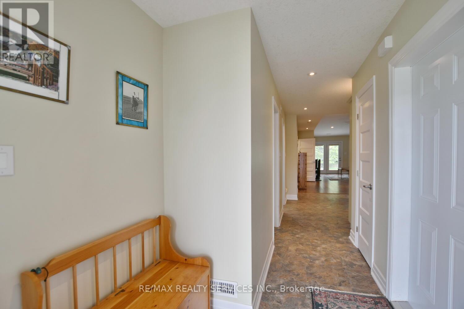 45 Clover Crescent, Wasaga Beach, Ontario  L9Z 0G4 - Photo 13 - S12363286