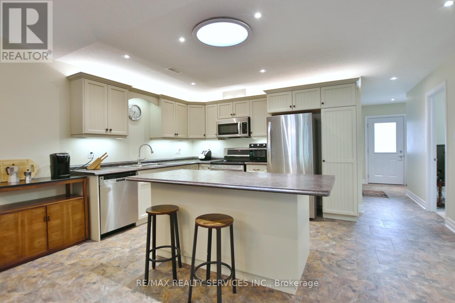 45 Clover Crescent, Wasaga Beach, Ontario  L9Z 0G4 - Photo 14 - S12363286