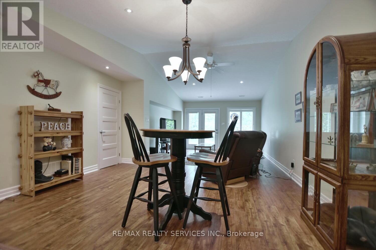 45 Clover Crescent, Wasaga Beach, Ontario  L9Z 0G4 - Photo 19 - S12363286