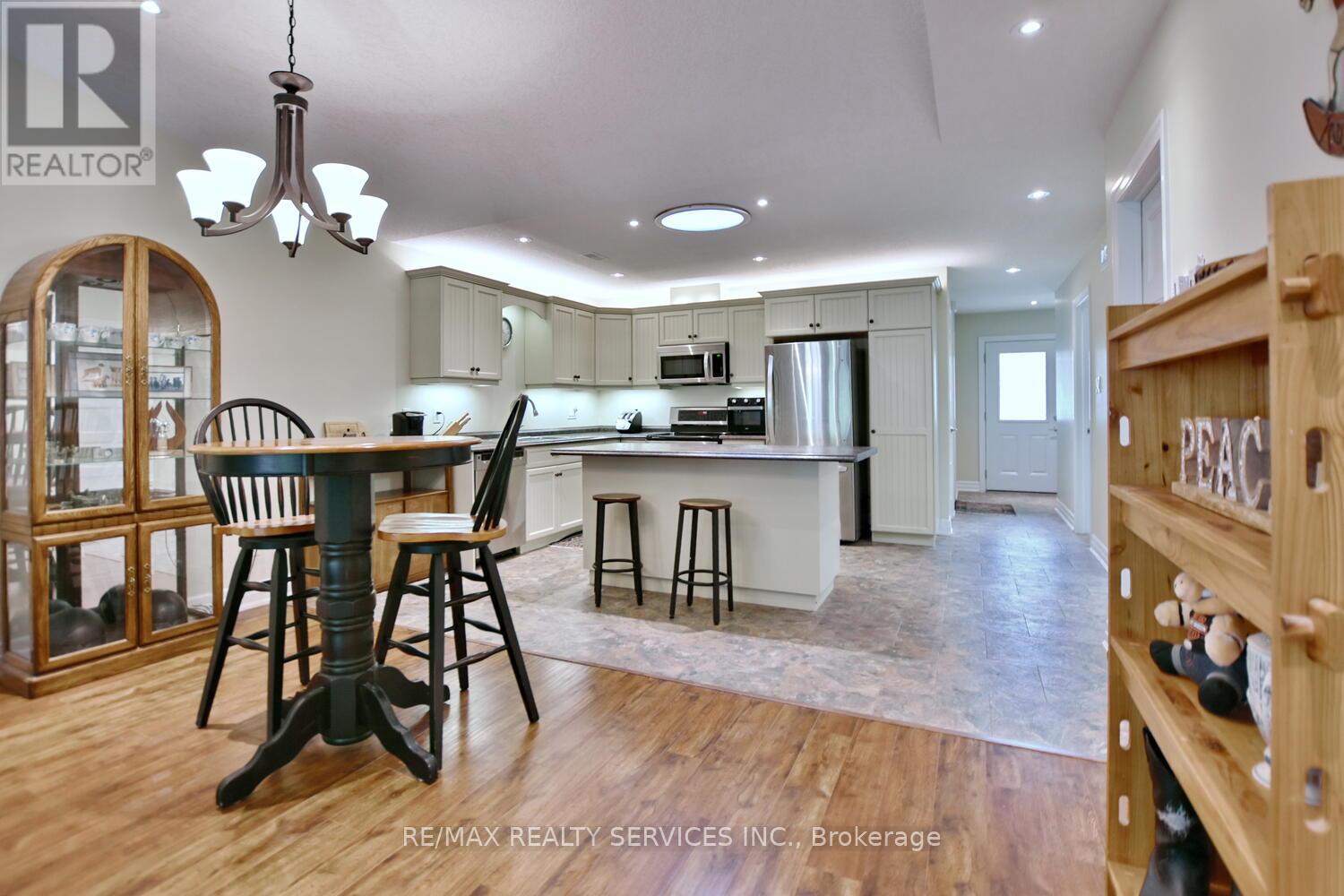 45 Clover Crescent, Wasaga Beach, Ontario  L9Z 0G4 - Photo 20 - S12363286