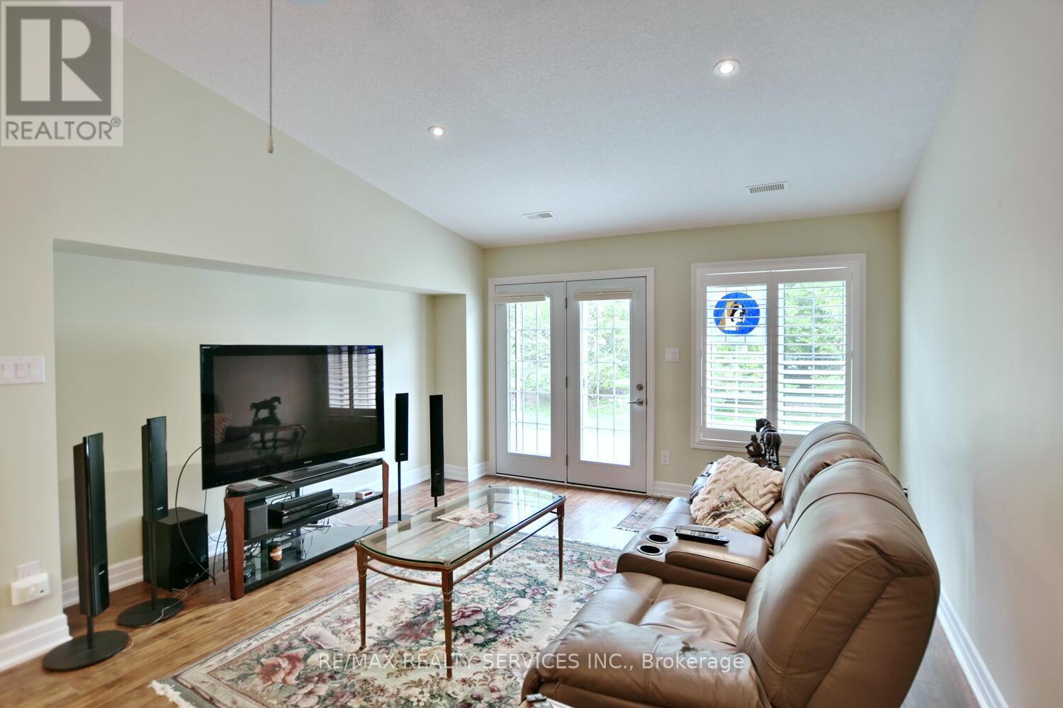 45 Clover Crescent, Wasaga Beach, Ontario  L9Z 0G4 - Photo 24 - S12363286