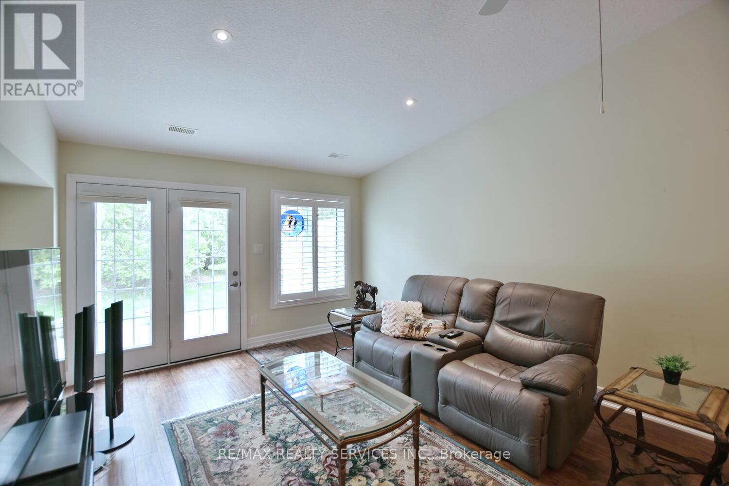 45 Clover Crescent, Wasaga Beach, Ontario  L9Z 0G4 - Photo 25 - S12363286