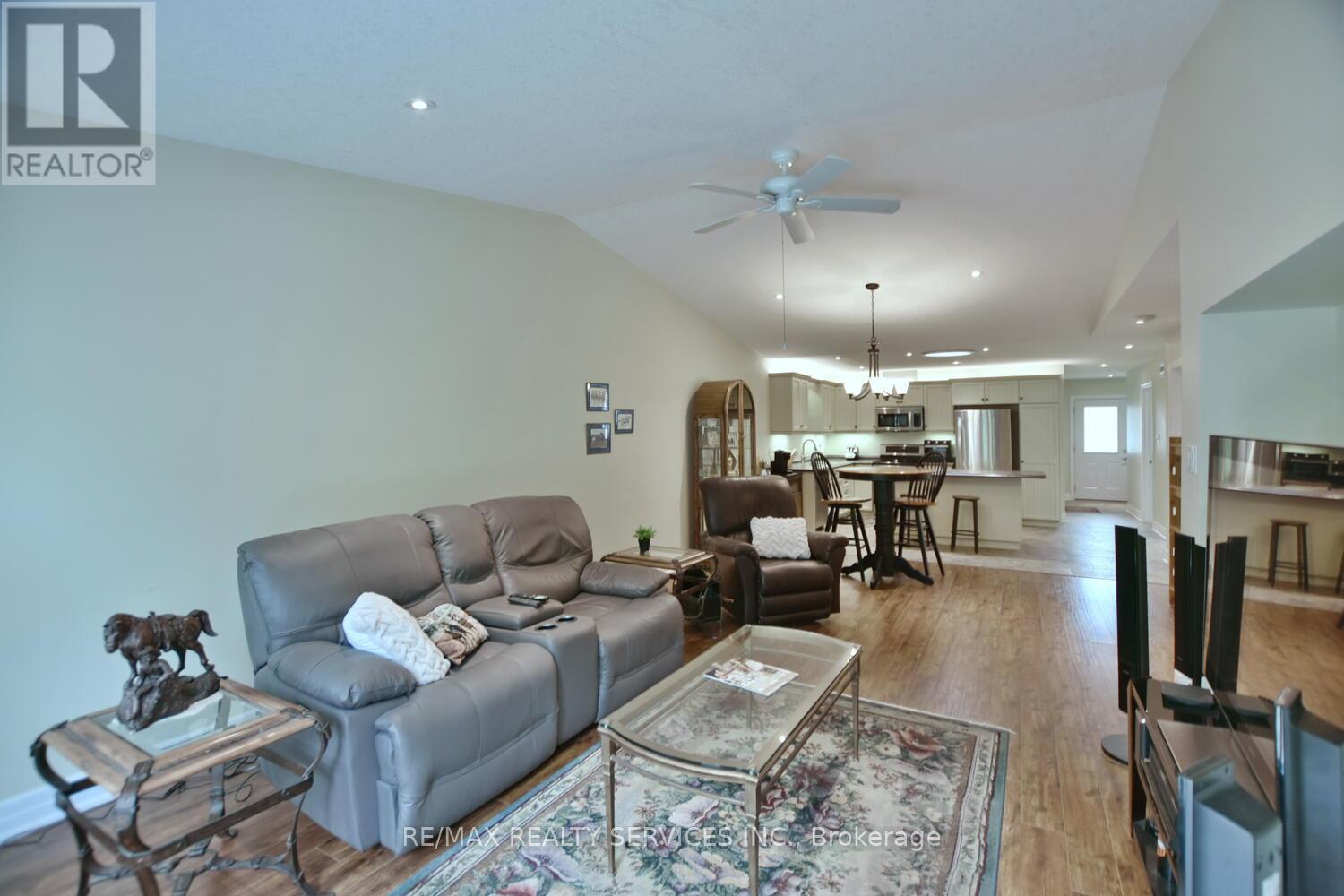 45 Clover Crescent, Wasaga Beach, Ontario  L9Z 0G4 - Photo 27 - S12363286