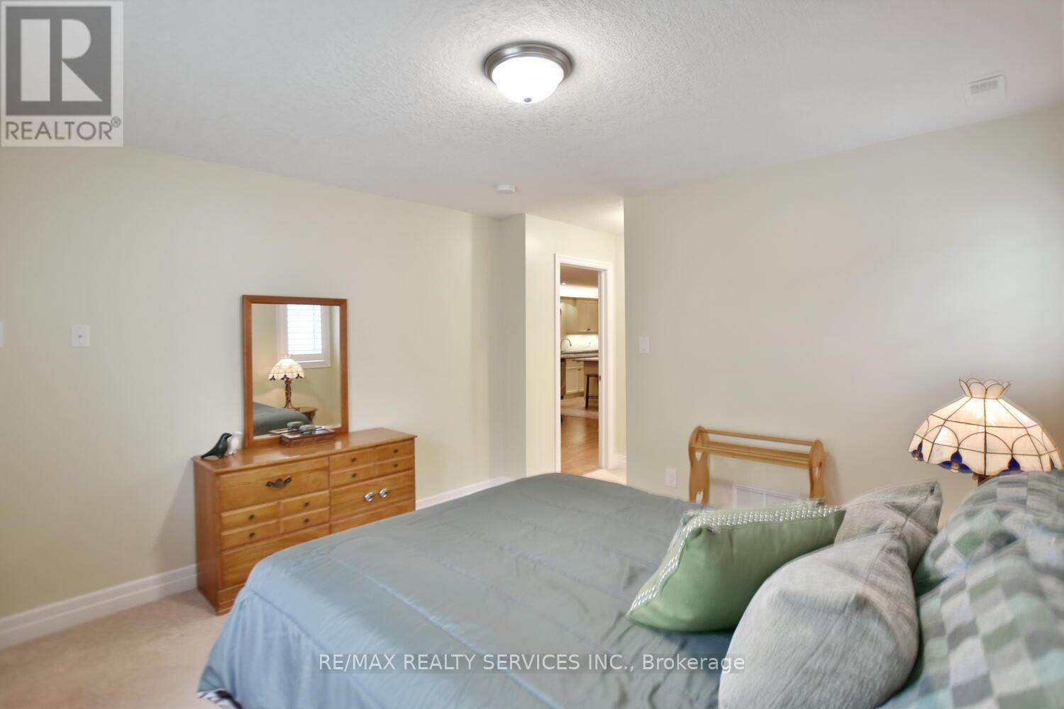 45 Clover Crescent, Wasaga Beach, Ontario  L9Z 0G4 - Photo 32 - S12363286