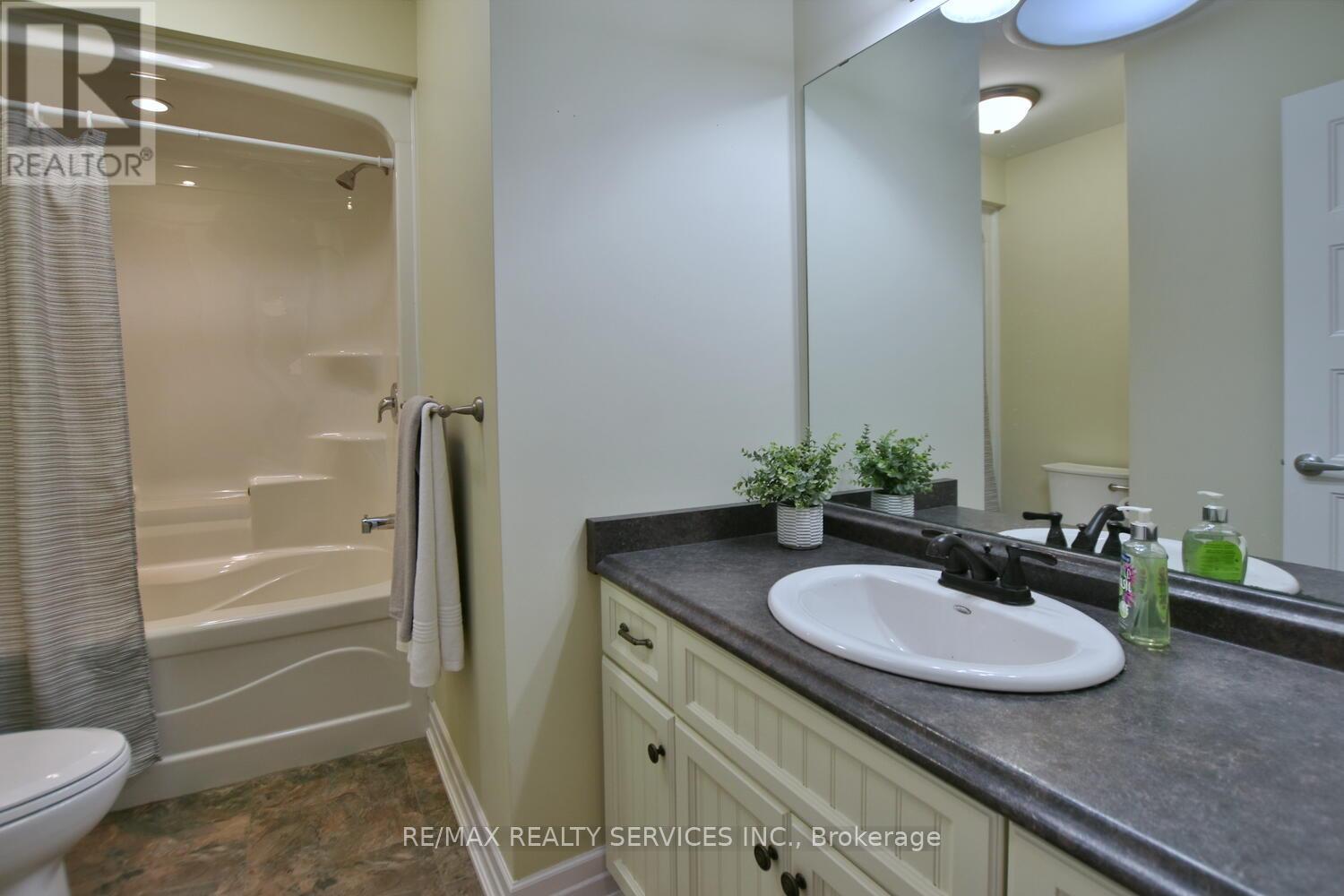 45 Clover Crescent, Wasaga Beach, Ontario  L9Z 0G4 - Photo 39 - S12363286