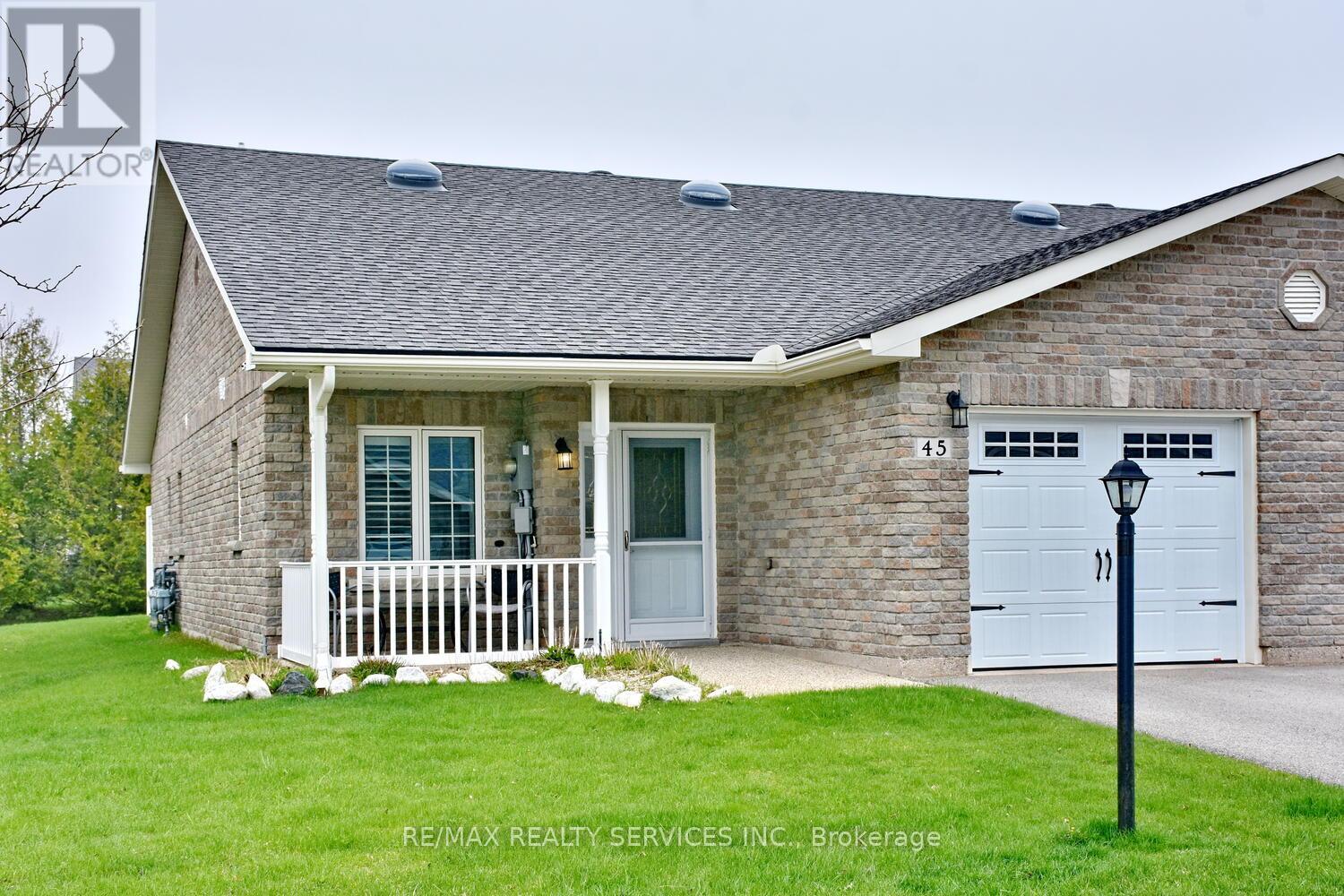 45 Clover Crescent, Wasaga Beach, Ontario  L9Z 0G4 - Photo 4 - S12363286
