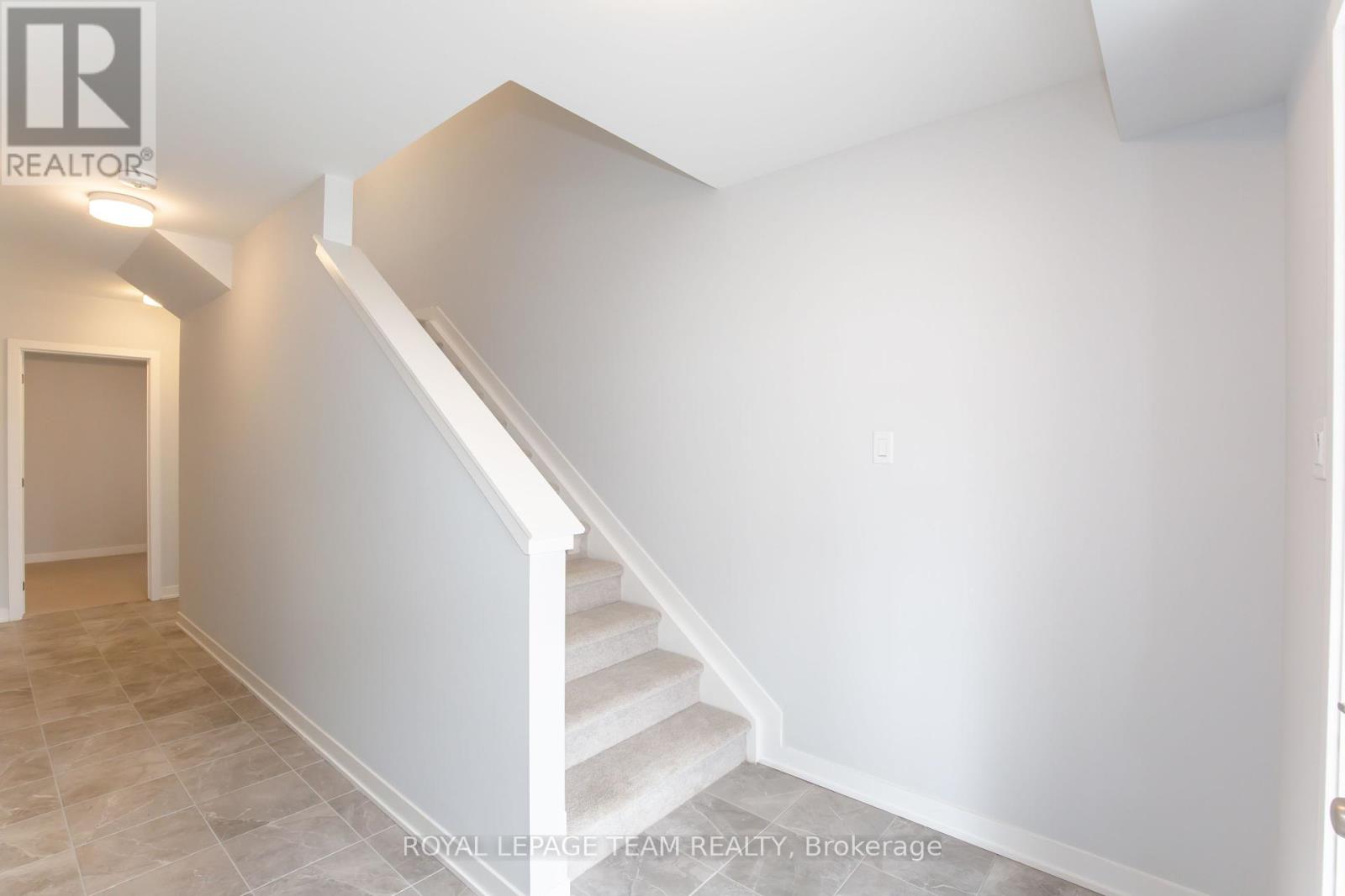 29 Stitch Mews N, Ottawa, Ontario  K0A 2Z0 - Photo 4 - X12363392