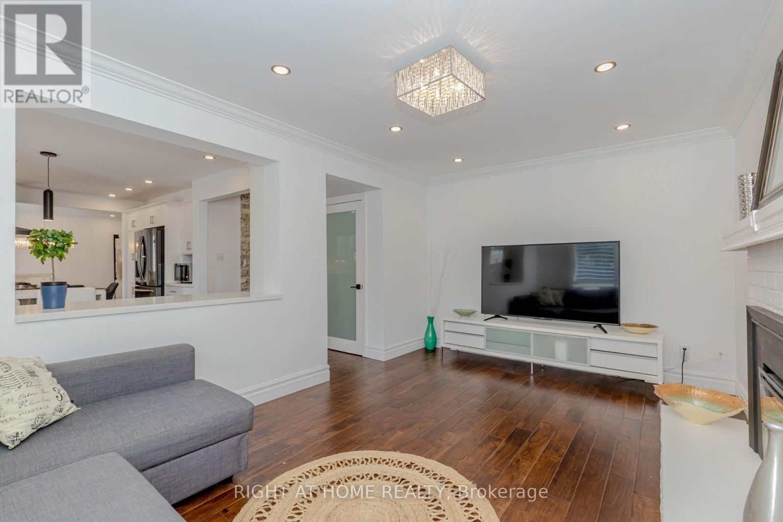 1073 Mesa Crescent, Mississauga (Lorne Park), Ontario  L5R 3E7 - Photo 13 - W12363283