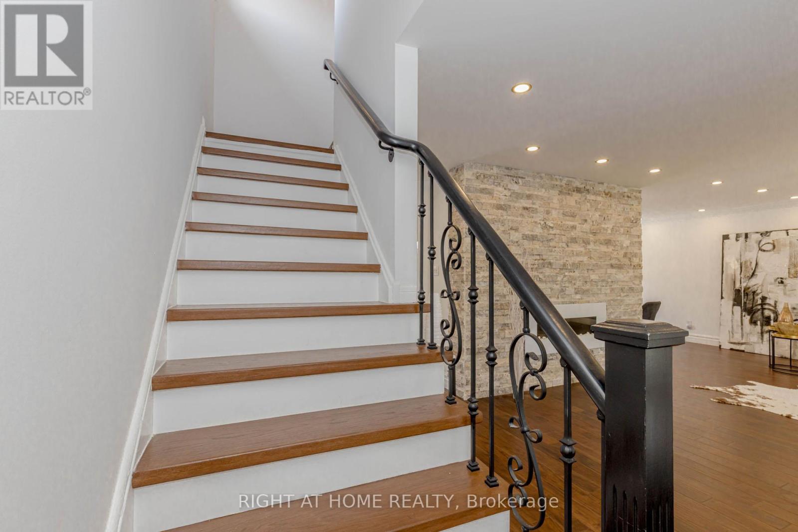 1073 Mesa Crescent, Mississauga (Lorne Park), Ontario  L5R 3E7 - Photo 14 - W12363283