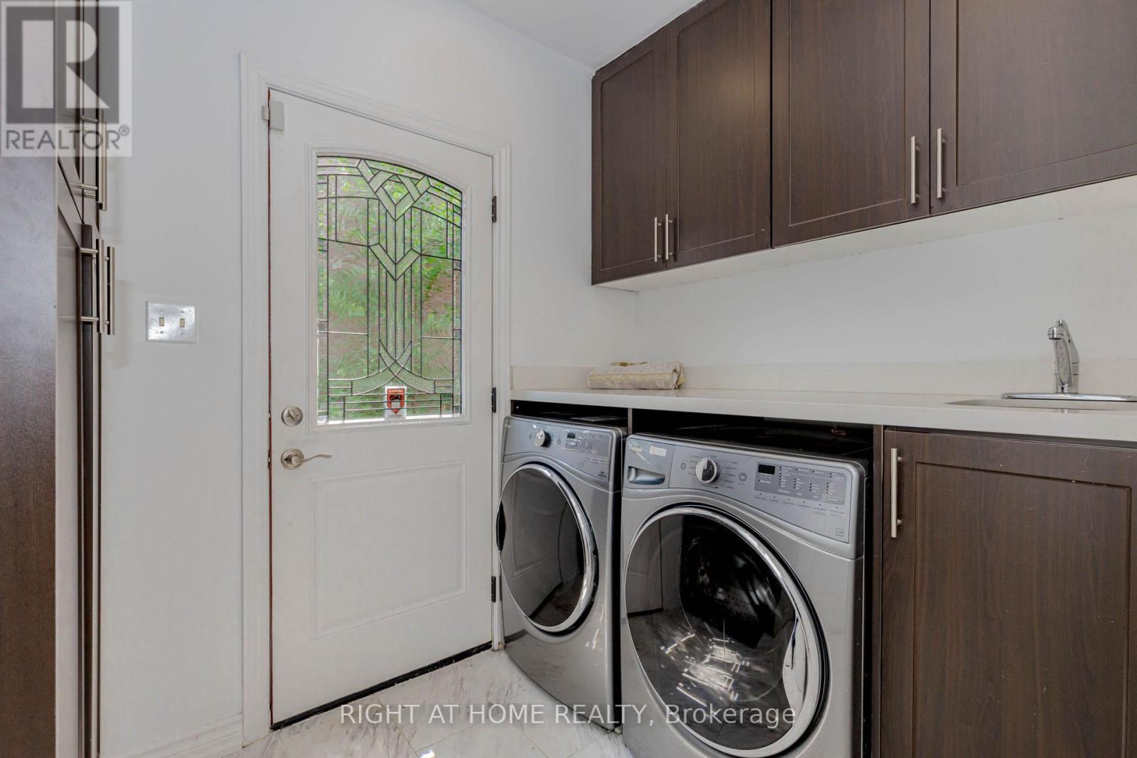 1073 Mesa Crescent, Mississauga (Lorne Park), Ontario  L5R 3E7 - Photo 17 - W12363283