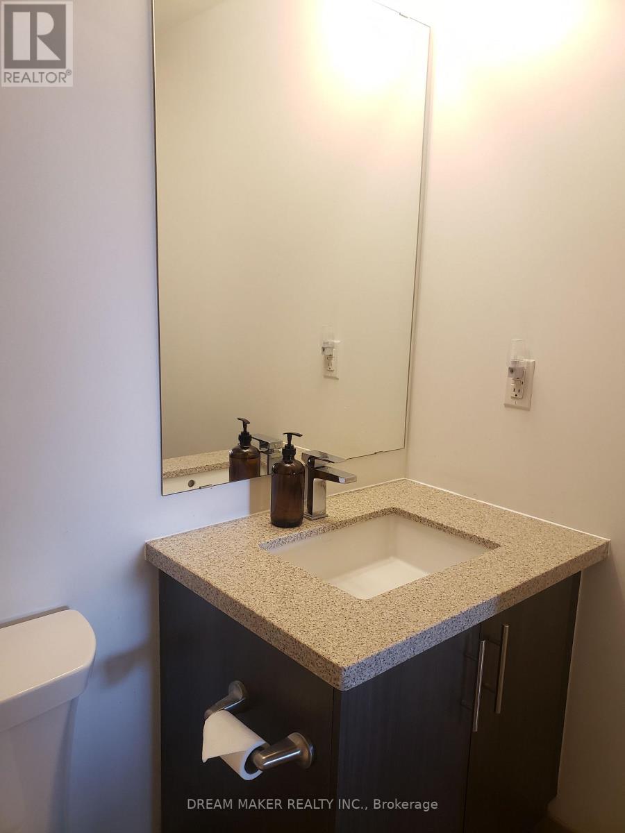 16 Mcadam Avenue, Toronto (Yorkdale-Glen Park), Ontario  M6A 1S5 - Photo 10 - W12363295