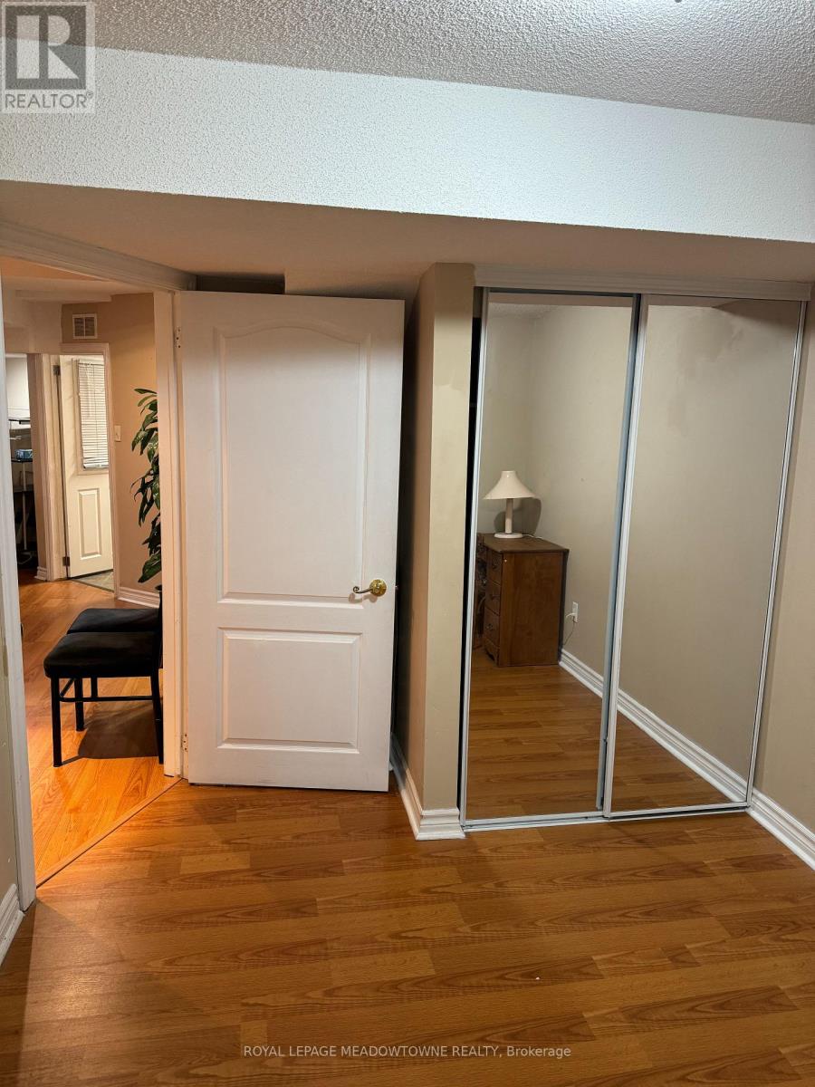 6921 Golden Hills Way N, Mississauga, Ontario  L5W 1T9 - Photo 16 - W12363328