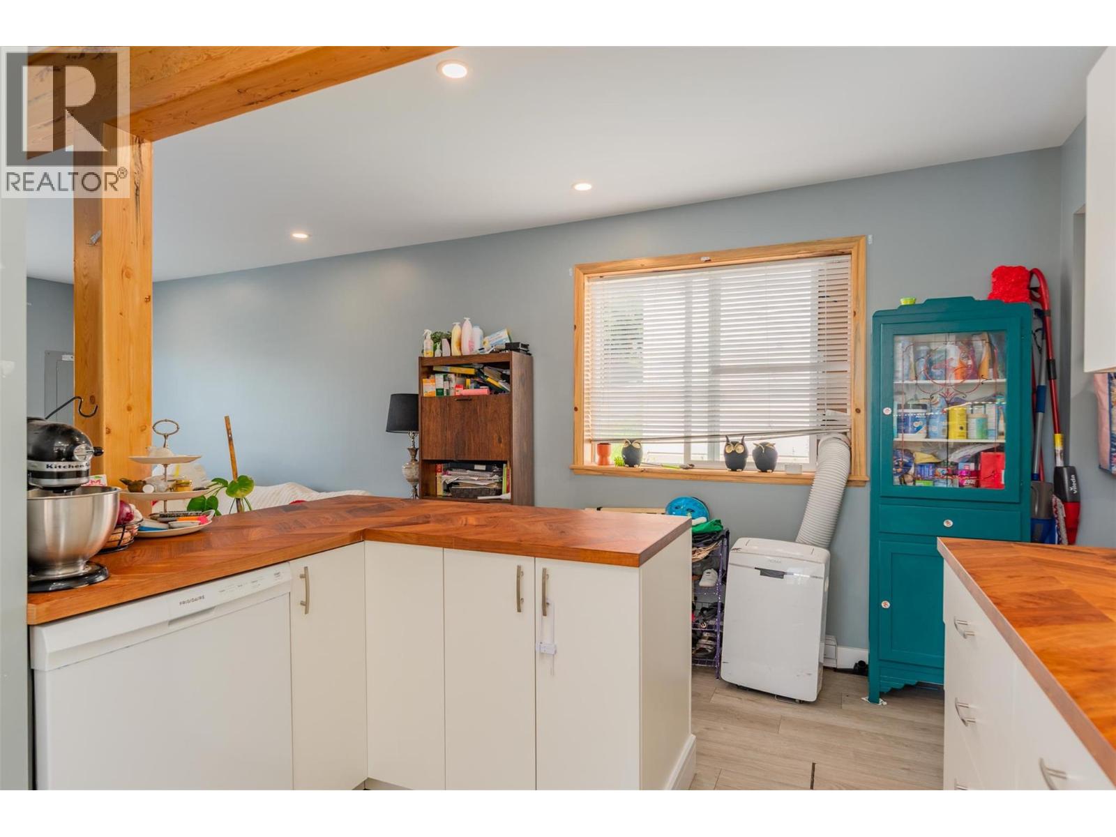 Property at 2342 Washington Street image 4