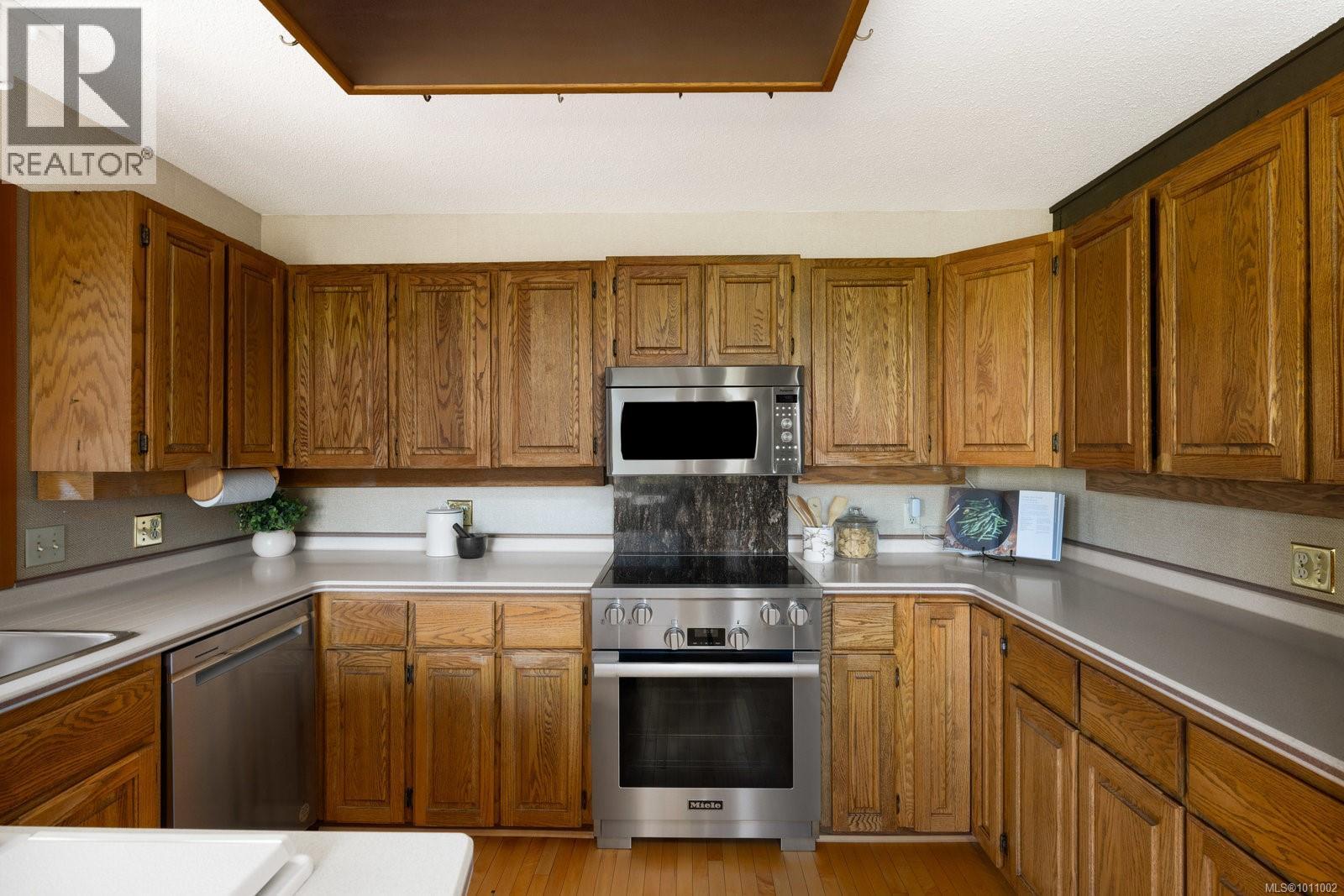 1709 Shearwater Terr, North Saanich, British Columbia  V8L 5L4 - Photo 15 - 1011002
