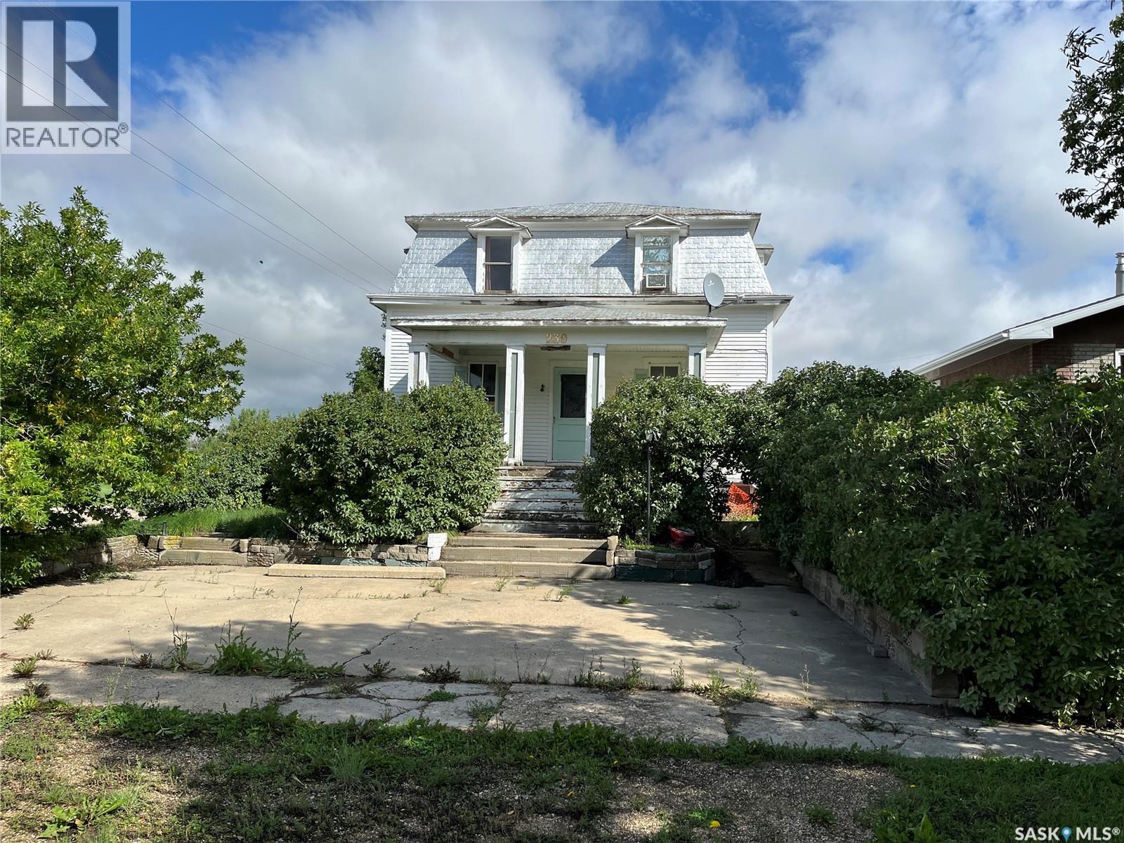 239 4th Avenue W, Gravelbourg, Saskatchewan  S0H 1X0 - Photo 2 - SK016597