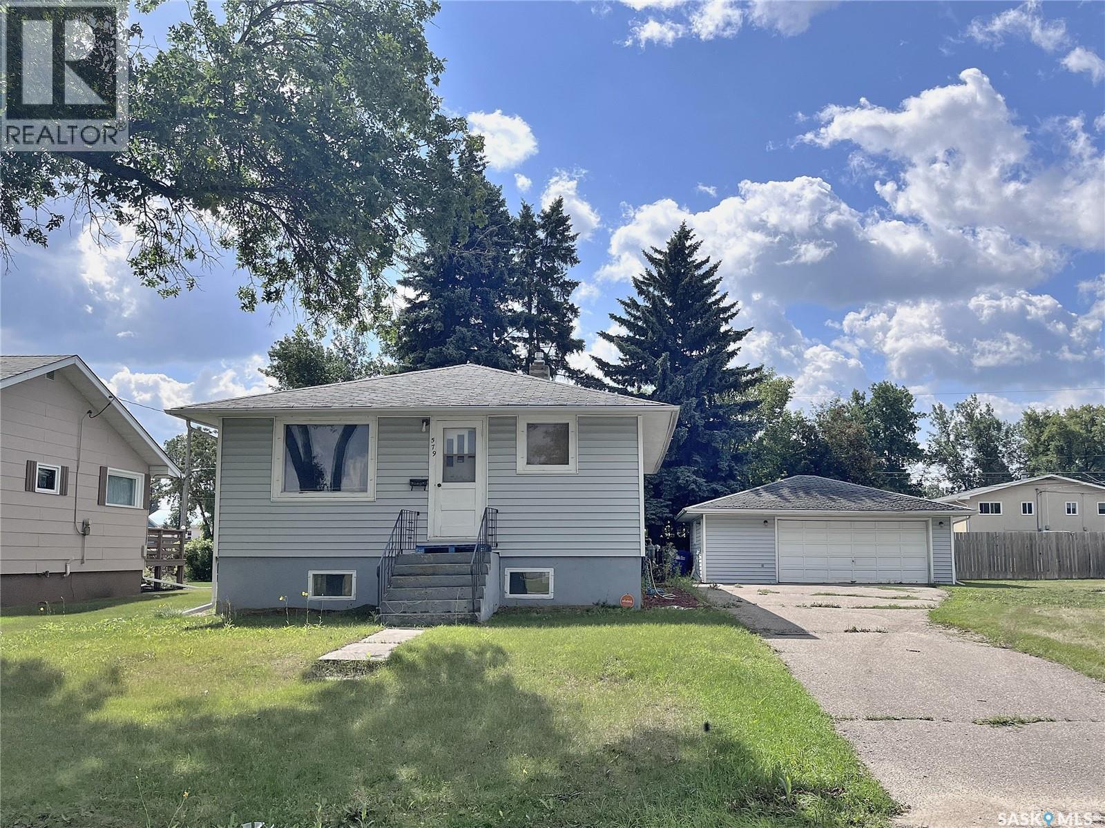 579 25th STREET E, Prince Albert, Saskatchewan