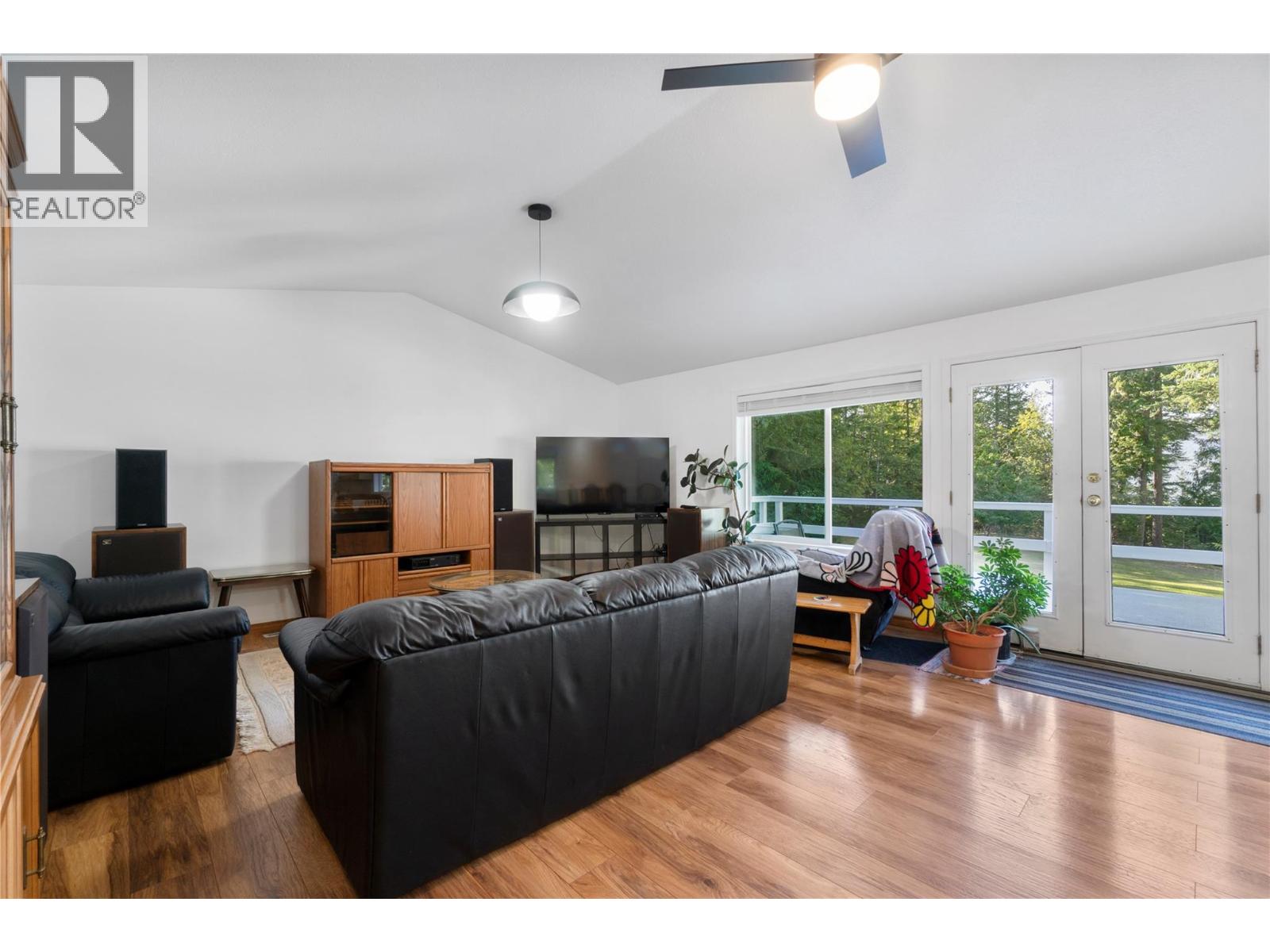 6803 Magna Bay Drive, Magna Bay, British Columbia  V0E 1M7 - Photo 15 - 10360591