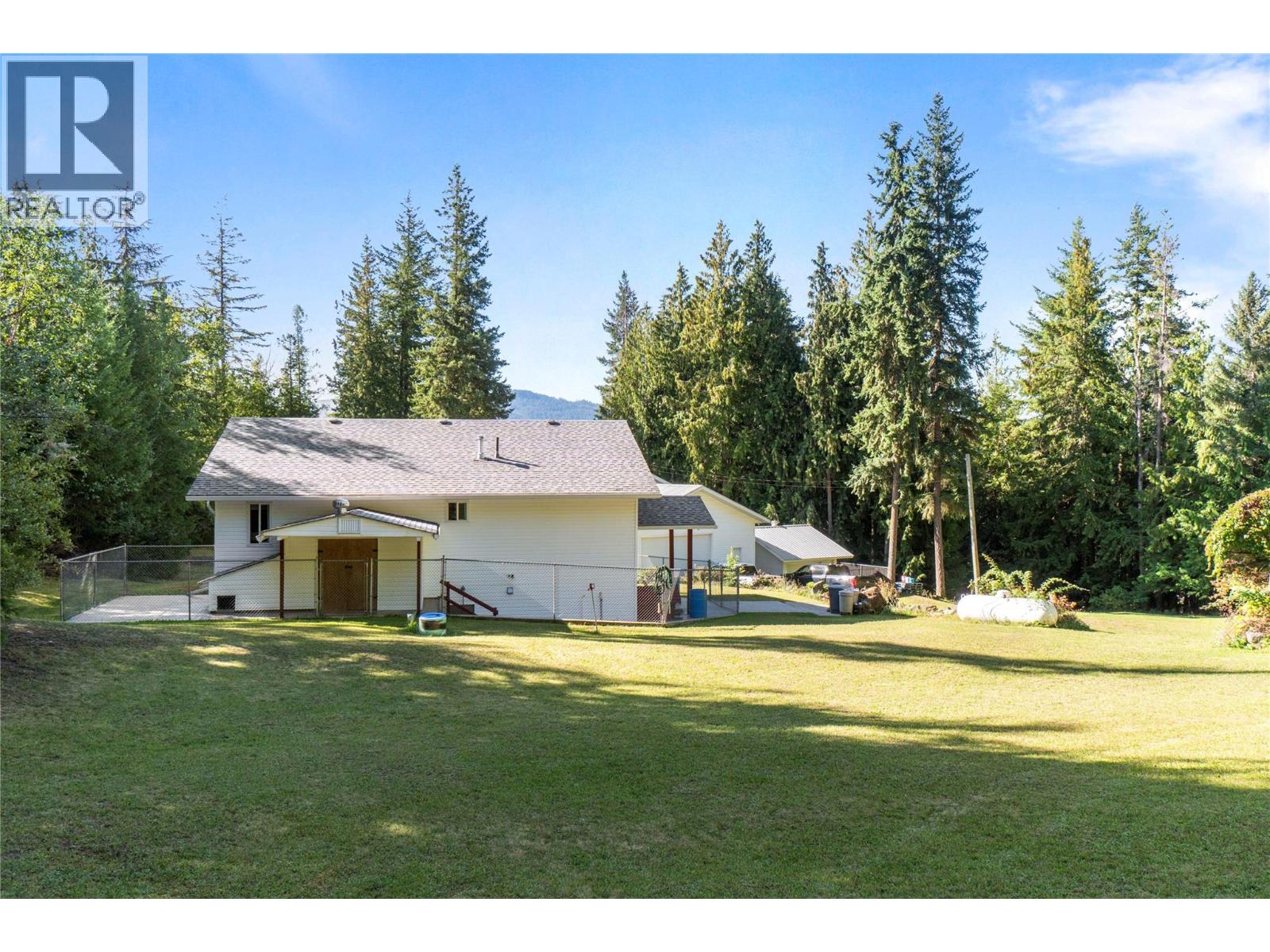 6803 Magna Bay Drive, Magna Bay, British Columbia  V0E 1M7 - Photo 46 - 10360591