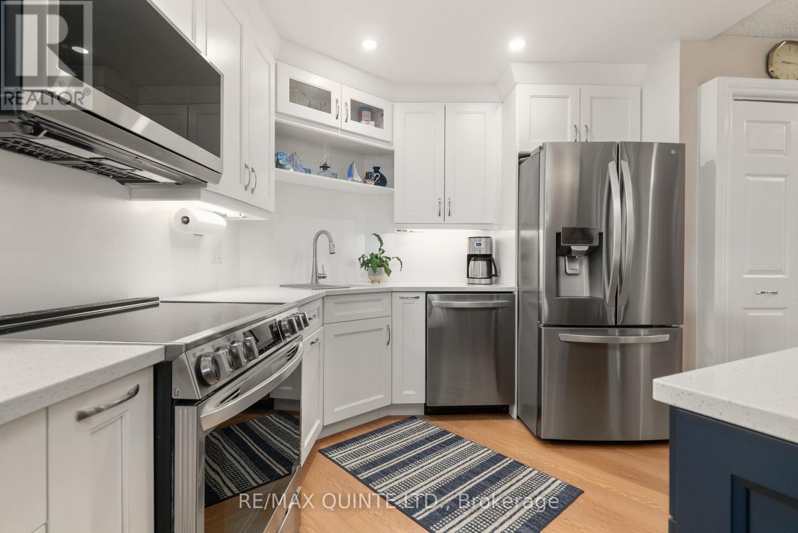 807 - 2 South Front Street, Belleville, Ontario K8N 5K7 - Photo 12 - X12363360