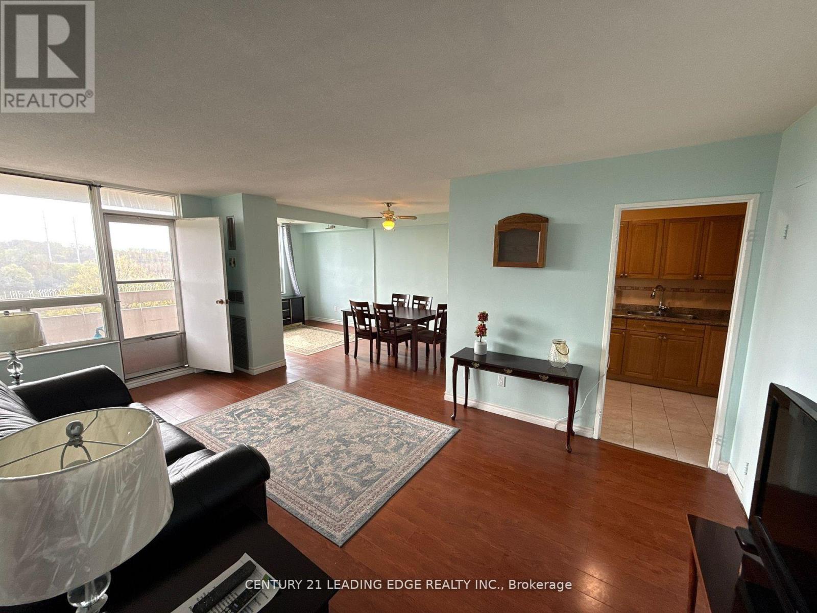 815 - 20 Edgecliff Golfway, Toronto, Ontario  M3C 3A4 - Photo 4 - C12363401