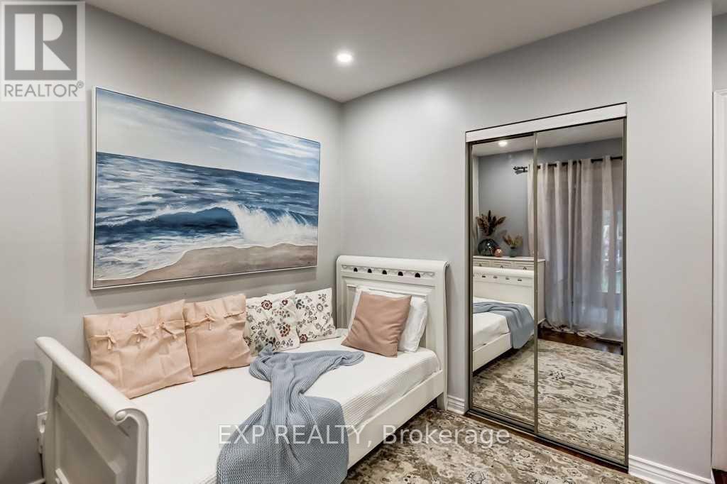 Upper - 72 Billington Crescent, Toronto, Ontario  M3A 2G6 - Photo 17 - C12363439