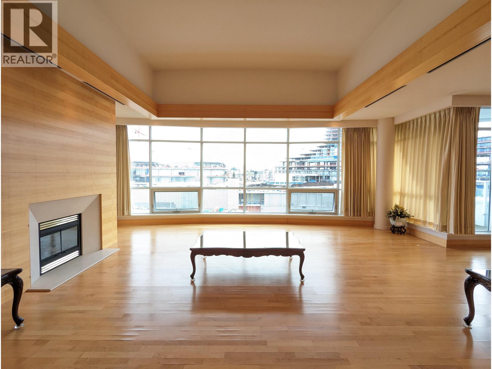 601 688 FAIRCHILD ROAD, Vancouver, British Columbia