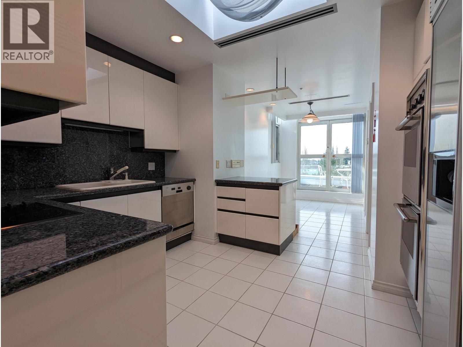 601 688 Fairchild Road, Vancouver, British Columbia  V5Z 4P7 - Photo 4 - R3040265