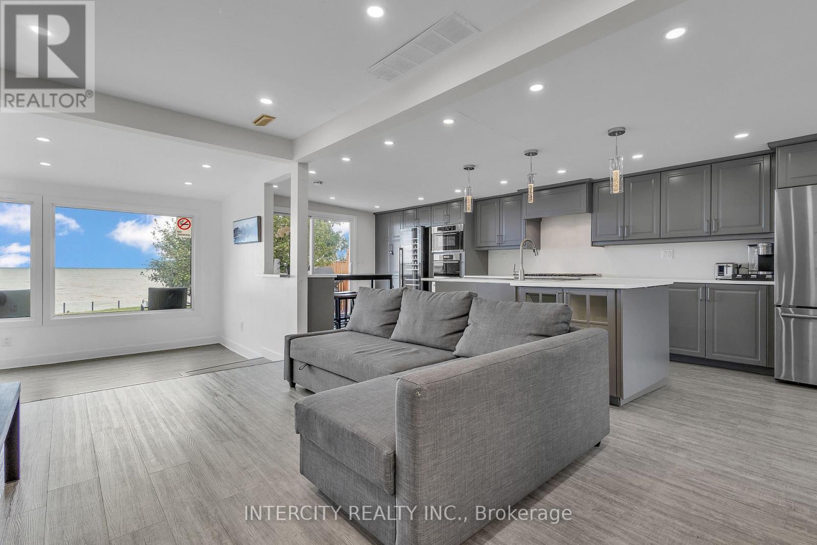 24 Trillium Avenue, Hamilton (Stoney Creek), Ontario  L8E 5E1 - Photo 17 - X12363409