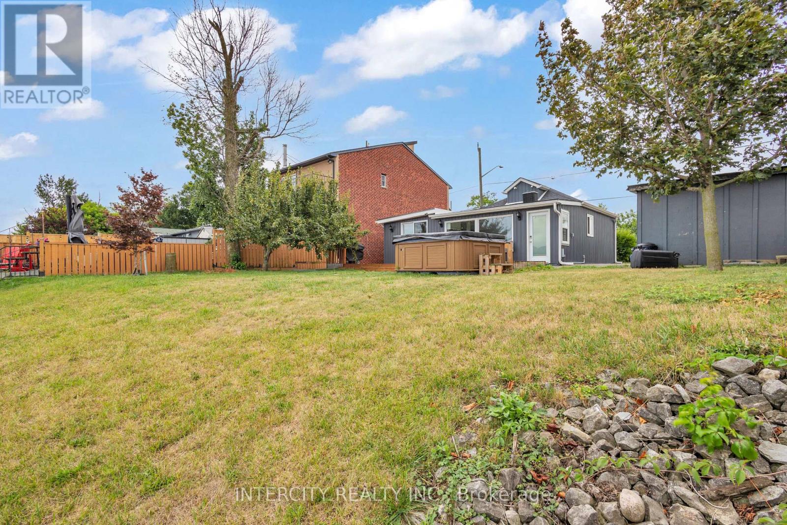 Property at 24 TRILLIUM AVENUE image 2