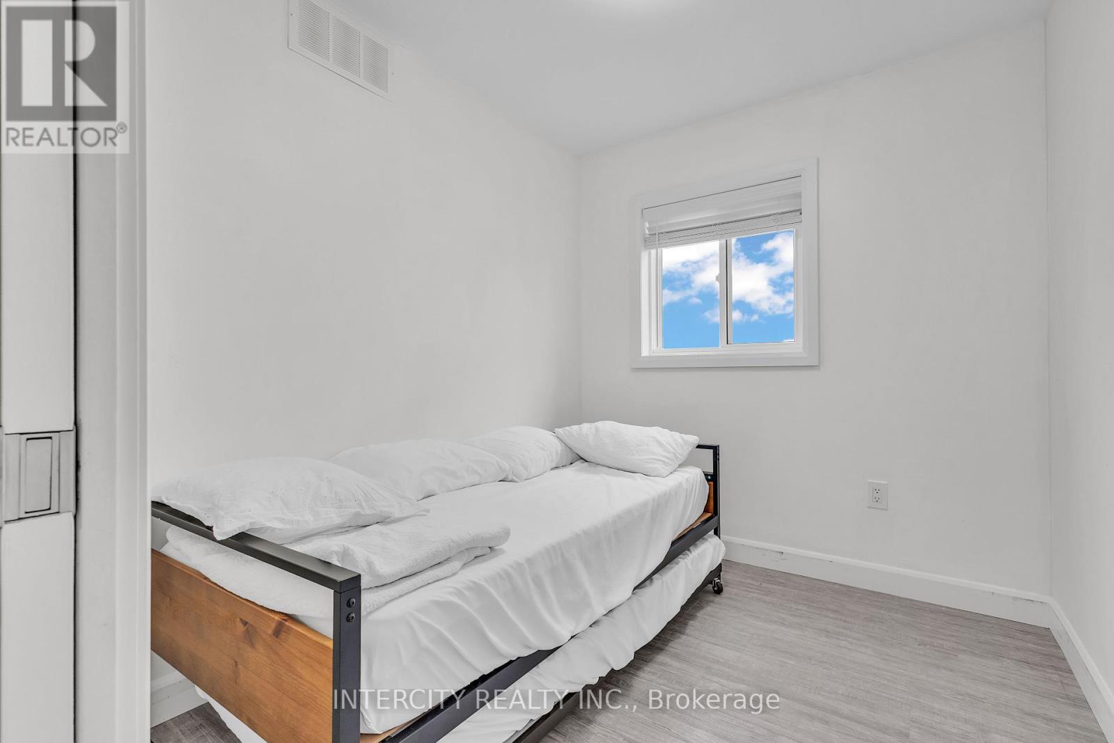 24 Trillium Avenue, Hamilton (Stoney Creek), Ontario  L8E 5E1 - Photo 30 - X12363409