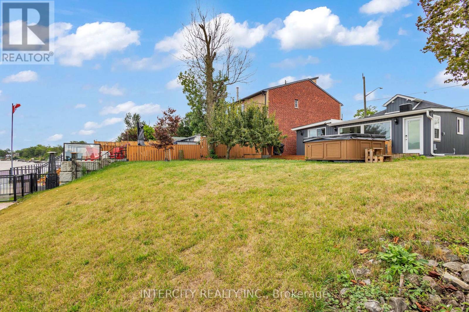 24 Trillium Avenue, Hamilton (Stoney Creek), Ontario  L8E 5E1 - Photo 6 - X12363409
