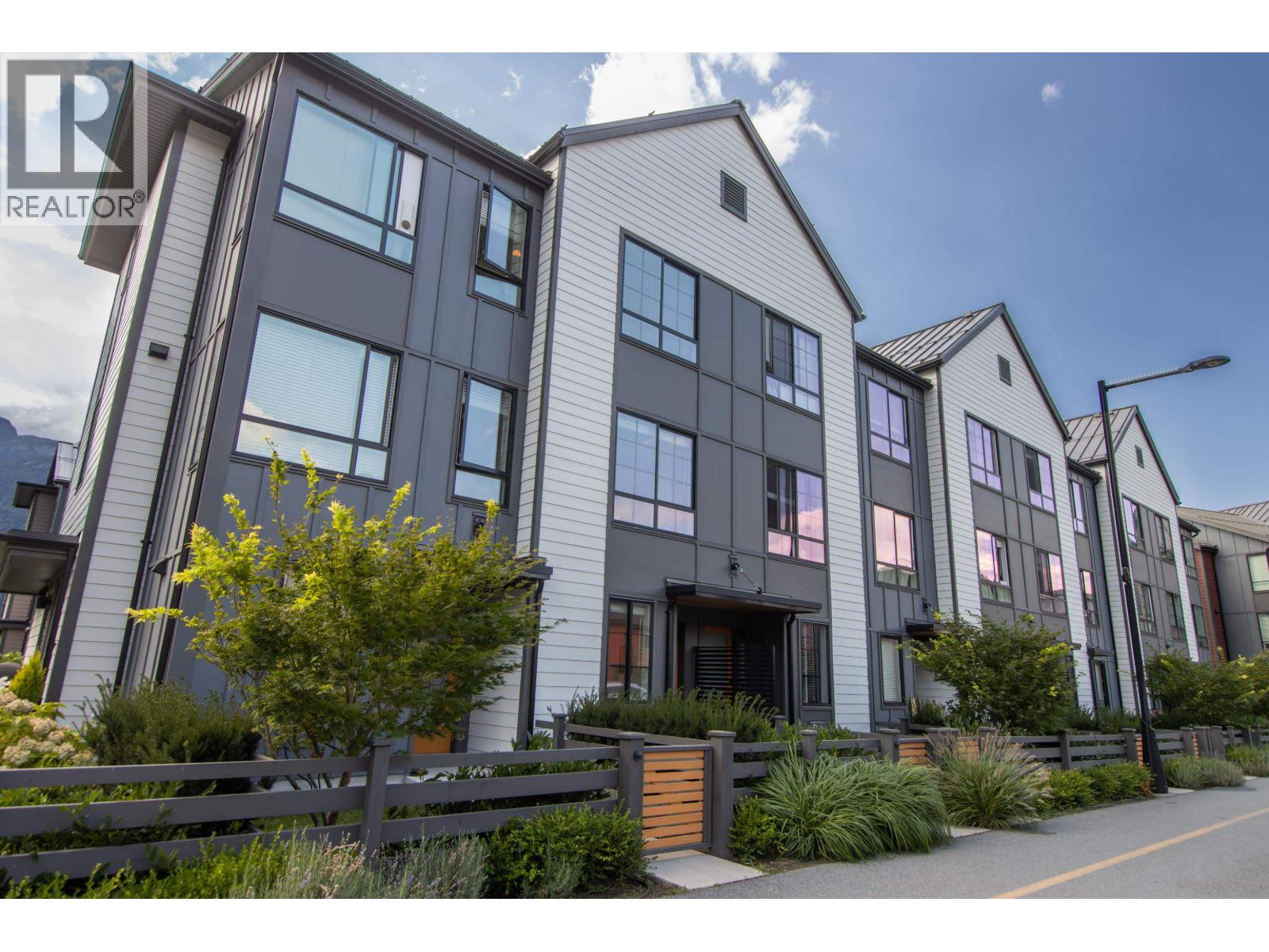 38024 Keel Way, Squamish, British Columbia  V8B 2A1 - Photo 1 - R3040062