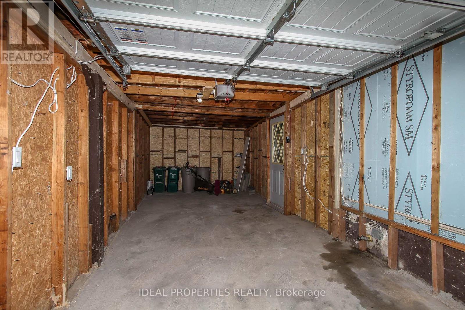1796 Saunderson Drive, Ottawa, Ontario  K1G 2C2 - Photo 44 - X12363485