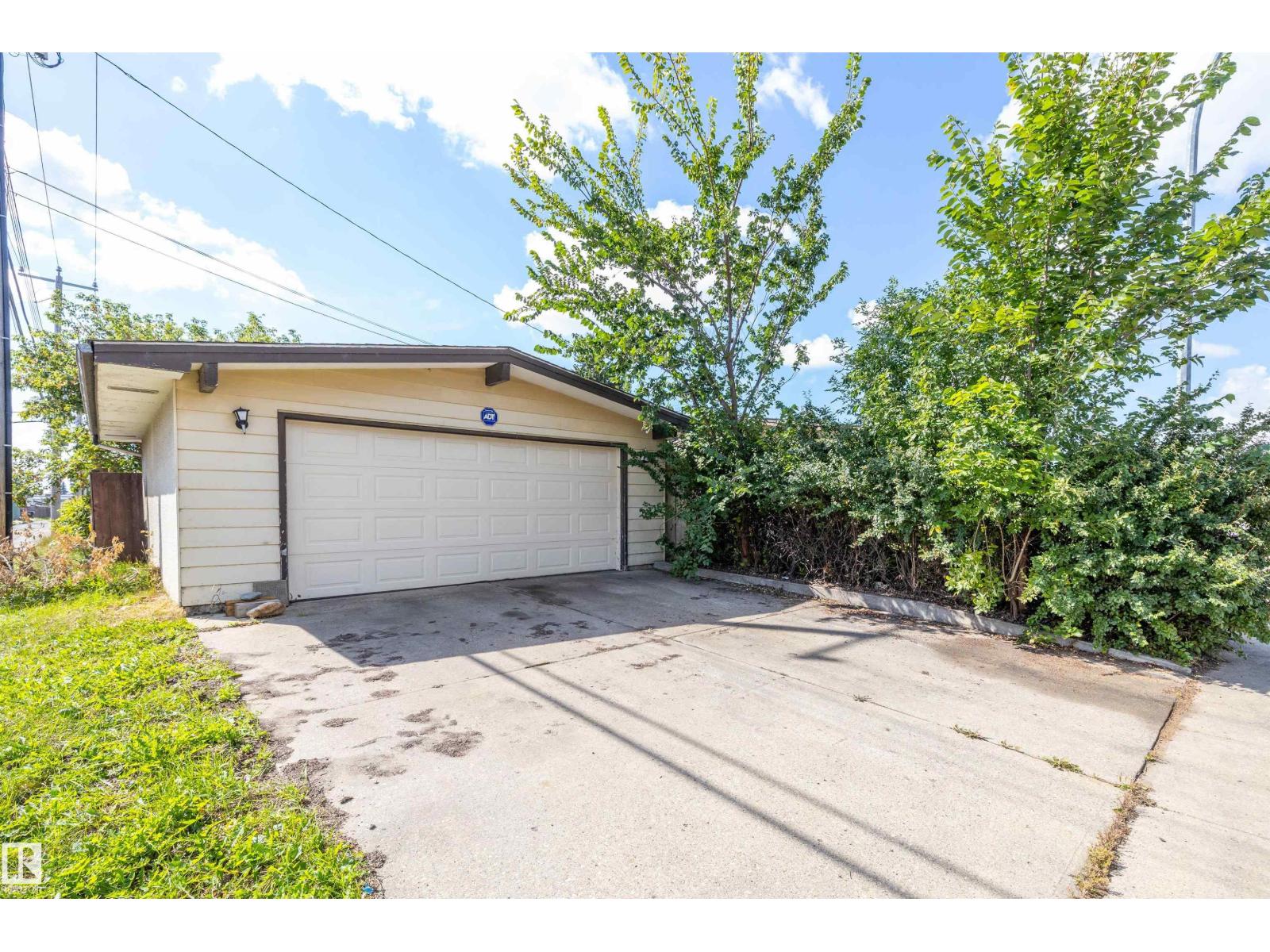 5715 139 Av Nw, Edmonton, Alberta  T5A 1E8 - Photo 4 - E4453723