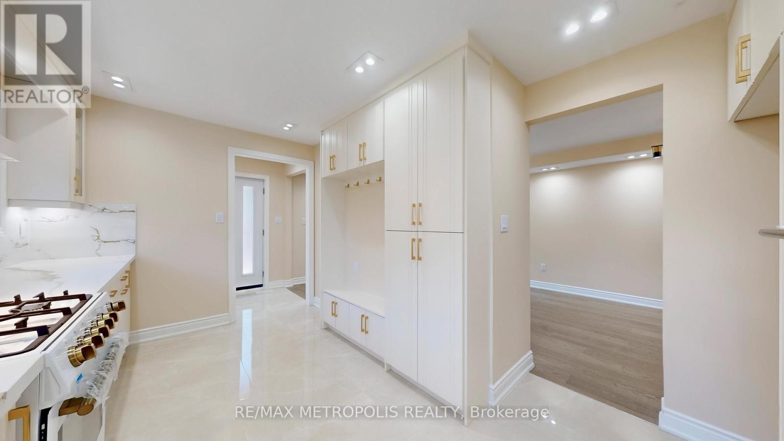 7087 Landen Court, Mississauga, Ontario  L4T 2H9 - Photo 12 - W12363477