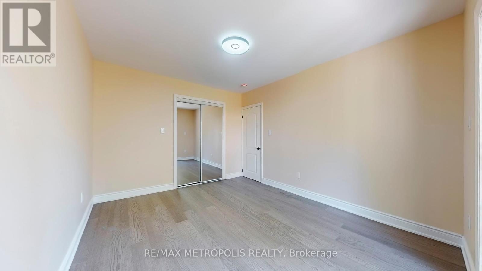 7087 Landen Court, Mississauga, Ontario  L4T 2H9 - Photo 16 - W12363477