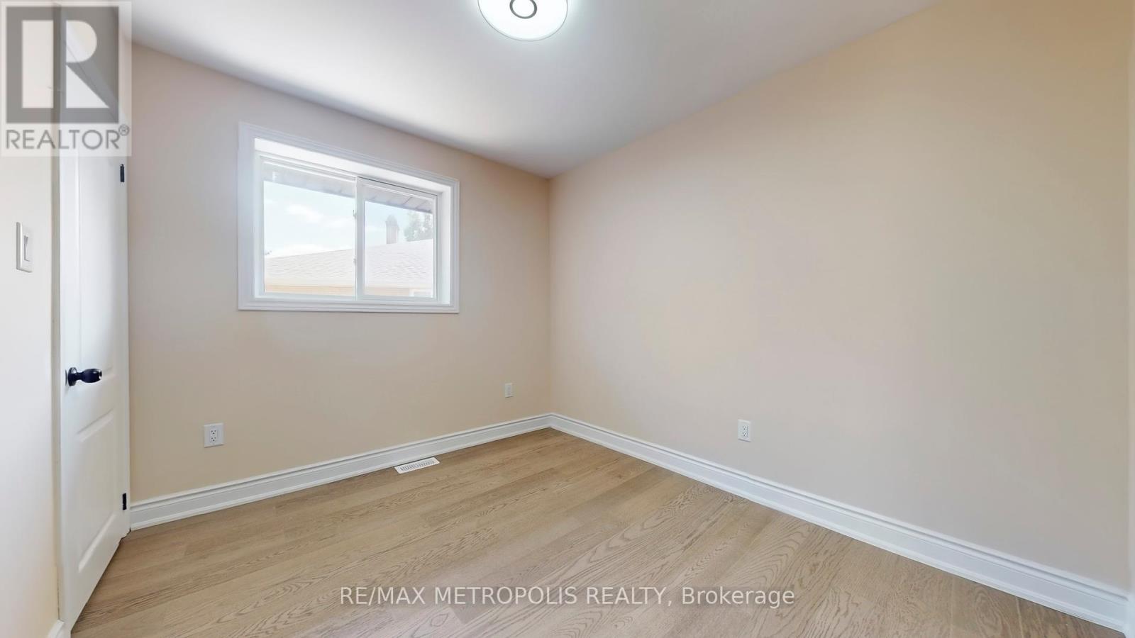 7087 Landen Court, Mississauga, Ontario  L4T 2H9 - Photo 17 - W12363477