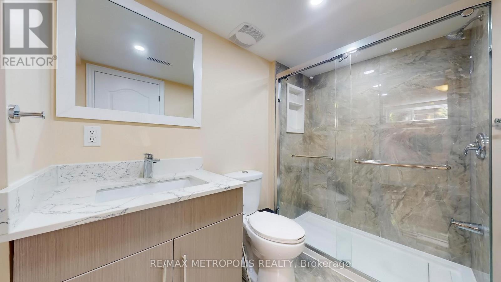 7087 Landen Court, Mississauga, Ontario  L4T 2H9 - Photo 39 - W12363477