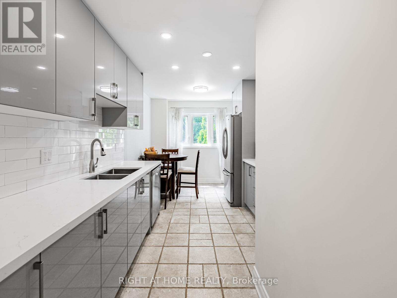 1129 Beechnut Road, Oakville (Cv Clearview), Ontario  L6J 7P2 - Photo 6 - W12363478